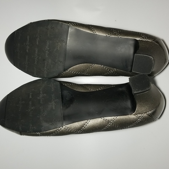 Quilted Shimmer heeled dress shoe. - Picture 11 of 13